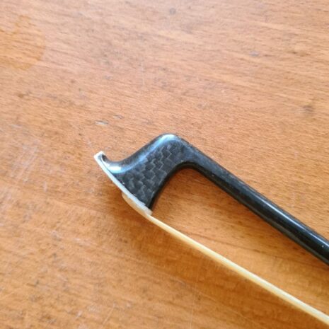 Carbon bow for viola head
