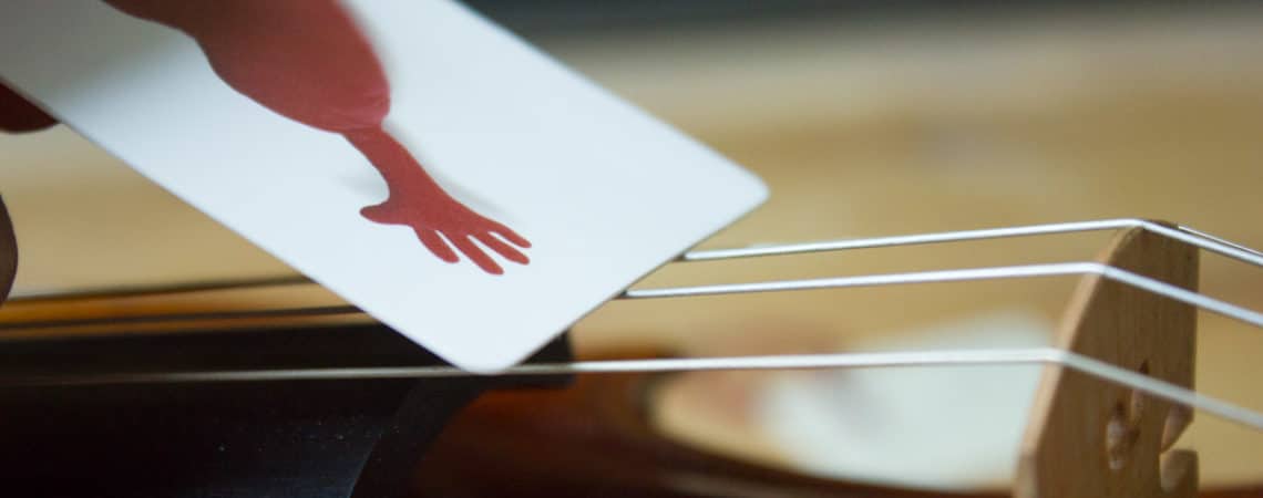 how to clean the strings of your violin with a plastic card