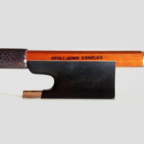 Travel violin bow by Guillaume Kessler - Front view of the frog