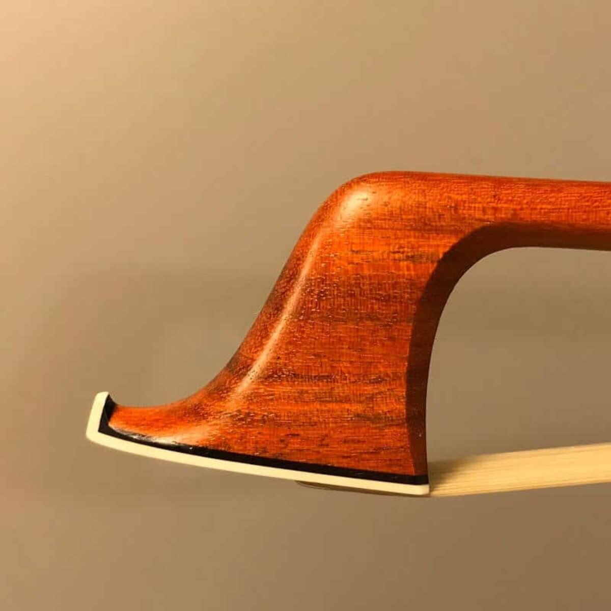 Bow pernambuco per violino ox horn Rana QUALITY HAND MADE Regno Unito Venditore! Full Size 